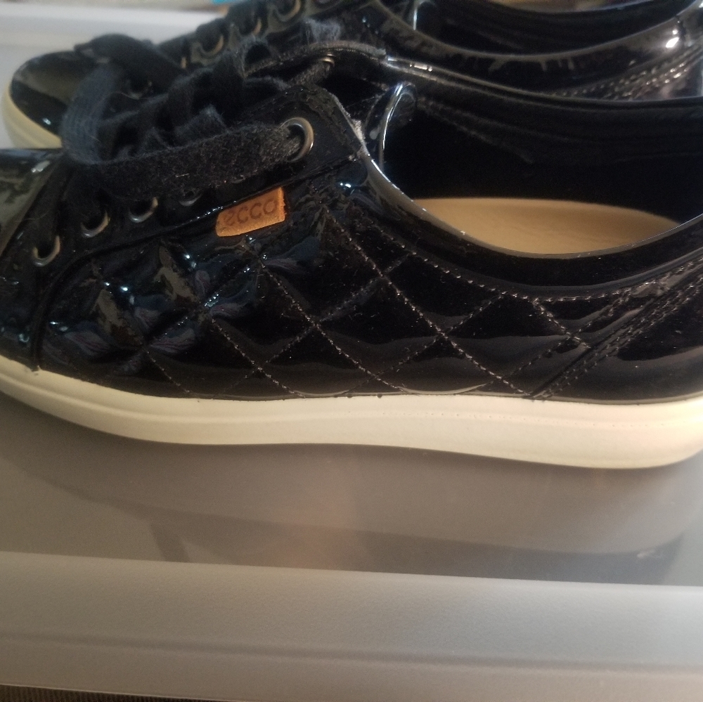 Ladie's Ecco Shoes